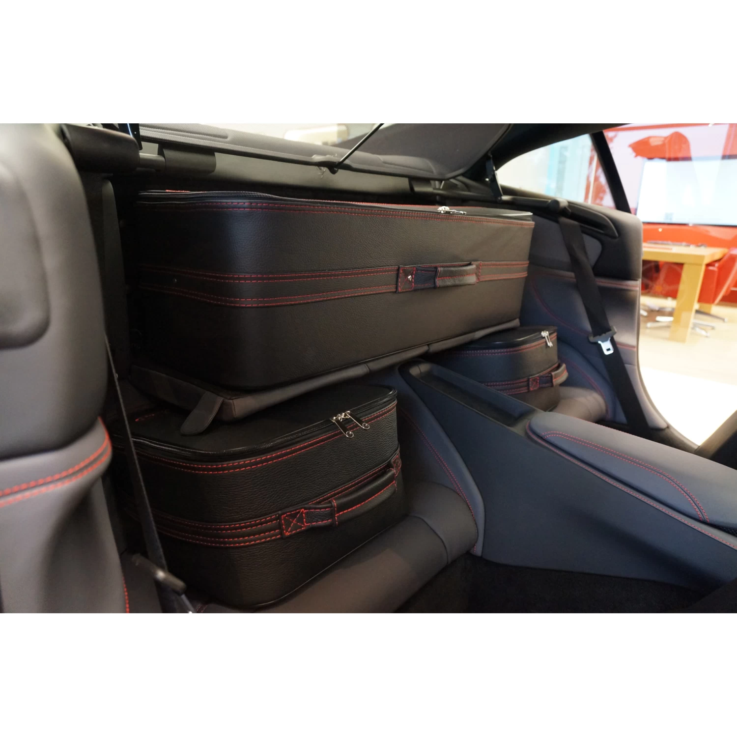 Ferrari Portofino (EU-Version) - 3-tlg. Kofferset Rückbank 3 Ferrari Portofino (EU-Version) - 3-tlg. Kofferset Rückbank – Bild 3