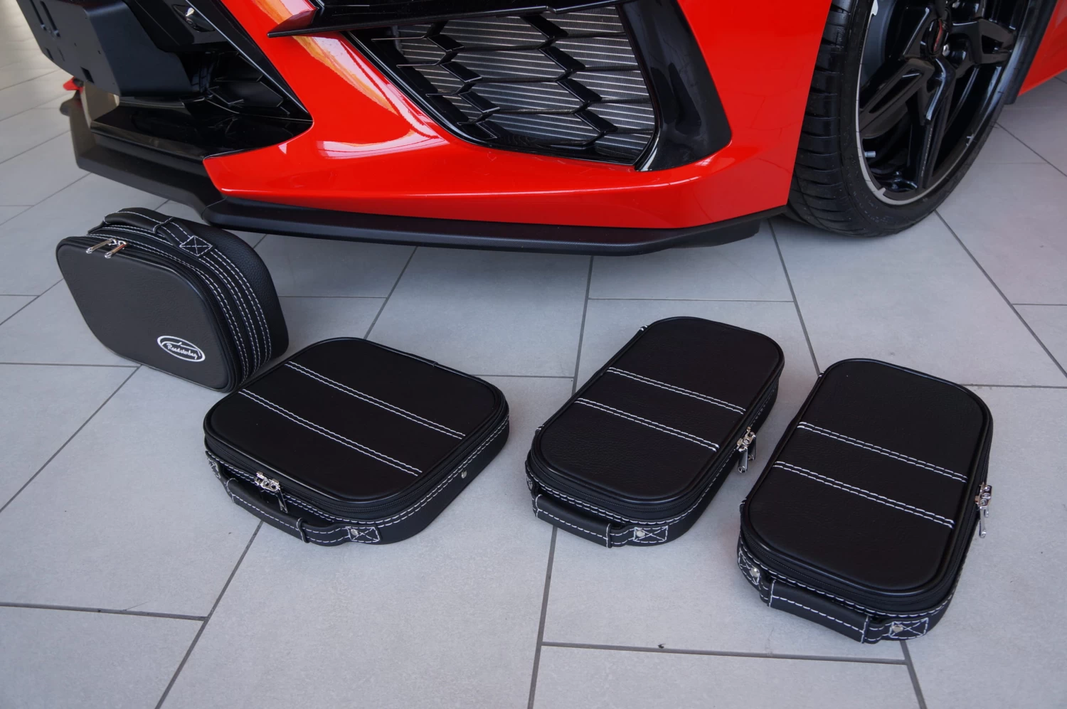 Chevrolet Corvette C8 (Cabrio + Coupé) EU-Version - 4-tlg. Kofferset Heck Kofferraum 1 Chevrolet Corvette C8 (Cabrio + Coupé) EU-Version - 4-tlg. Kofferset Heck Kofferraum
