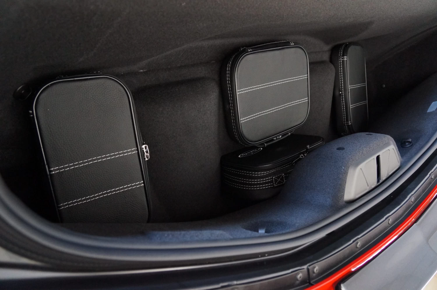 Chevrolet Corvette C8 (Cabrio + Coupé) EU-Version - 4-tlg. Kofferset Heck Kofferraum 2 Chevrolet Corvette C8 (Cabrio + Coupé) EU-Version - 4-tlg. Kofferset Heck Kofferraum – Bild 2