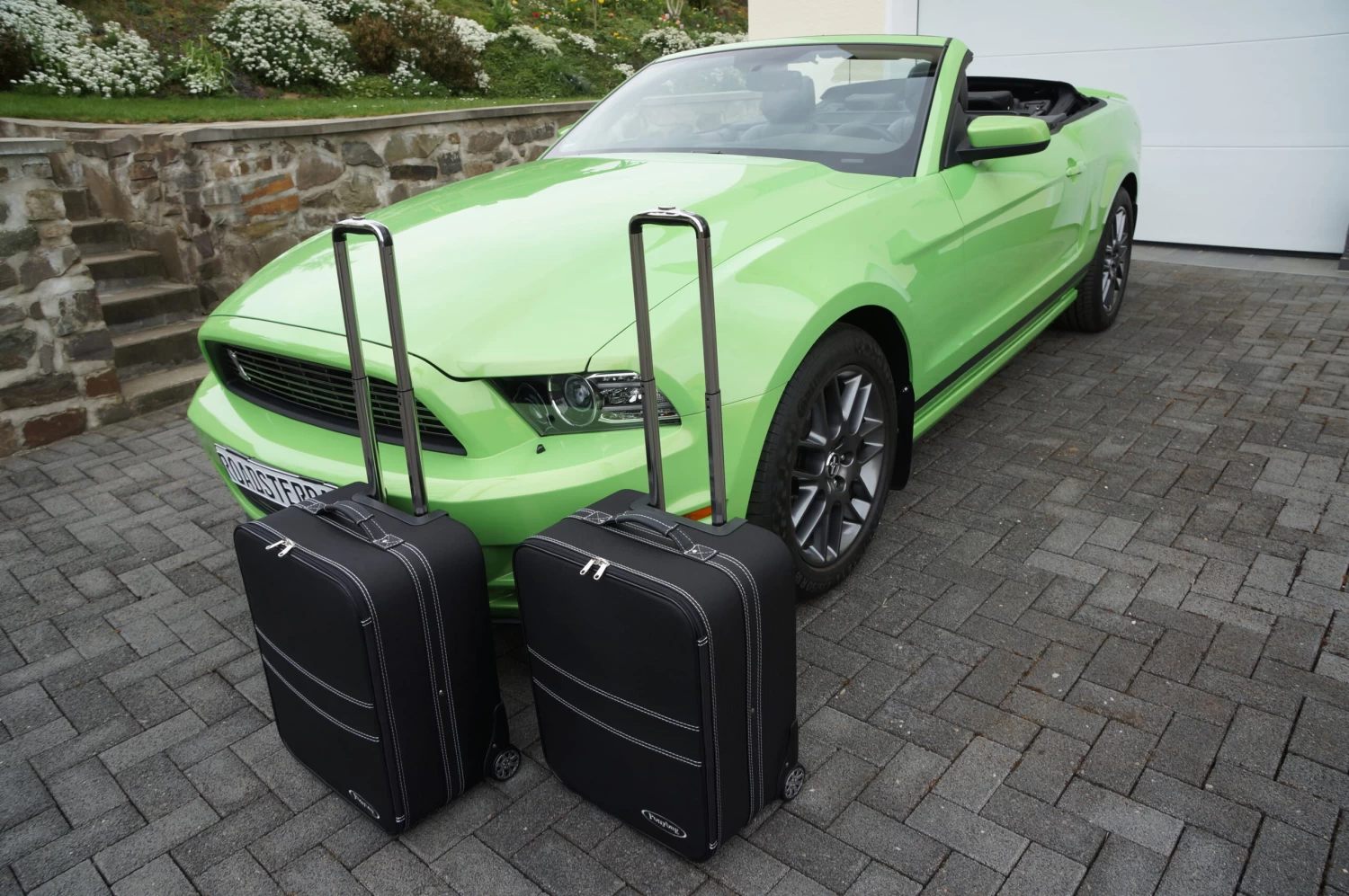 Ford Mustang V Cabrio 2005-2014 (EU-Version) - 2-tlg. Kofferset Kofferraum 1 Ford Mustang V Cabrio 2005-2014 (EU-Version) - 2-tlg. Kofferset Kofferraum