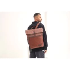 JOST MALMÖ Kurierrucksack - Cognac 15 JOST MALMÖ Kurierrucksack - Cognac -Ausgewählte Reisespeichergeschäfte 1051392 4506007 Malmoe 11