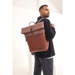 JOST MALMÖ Kurierrucksack - Cognac 17 JOST MALMÖ Kurierrucksack - Cognac -Ausgewählte Reisespeichergeschäfte 1051392 4506007 Malmoe 13