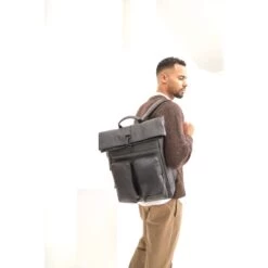 JOST STOCKHOLM Kurierrucksack Mit Fronttasche - Schwarz -Ausgewählte Reisespeichergeschäfte 1051438 4698001 Stockholm 14